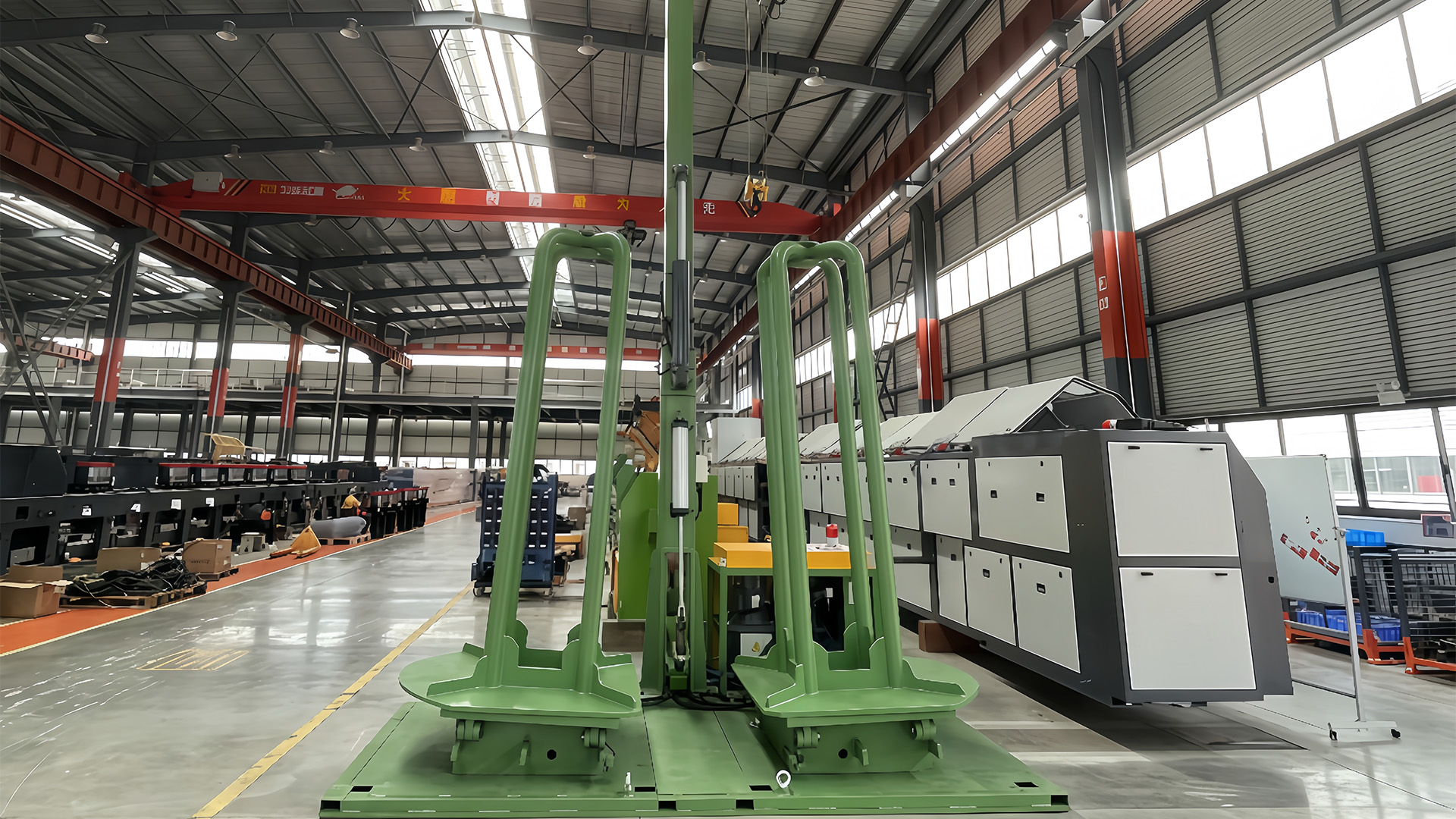 Чем отличается тормозная система машины для отдачи проволоки при обработке высокопрочной стальной проволоки по сравнению с медной проволокой, подвергнутой мягкому отжигу?