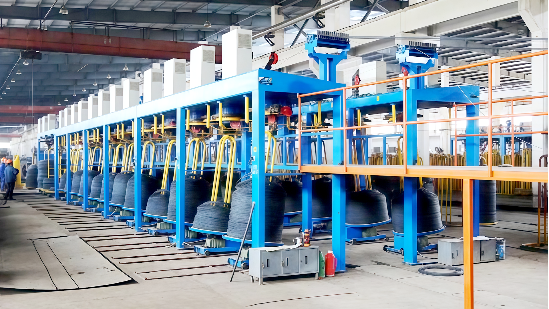 Как машина для намотки проволоки обеспечивает равномерное натяжение в процессе намотки проволоки?